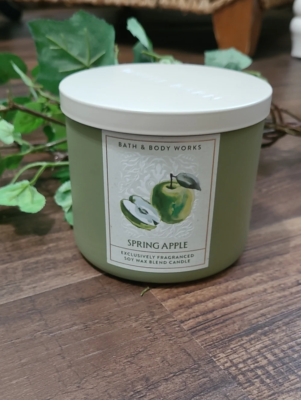 Bath & Body Works Spring Apple Soy Wax Candle - Green